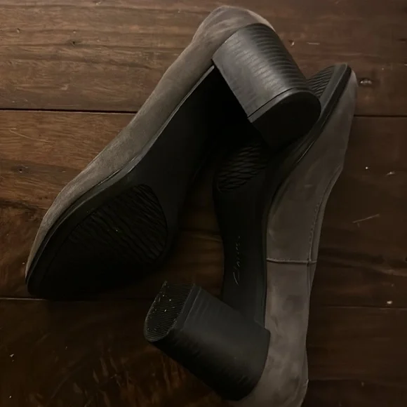 EUC Clarks Collection Suede Pumps size 7.5 - Picture 4 of 7